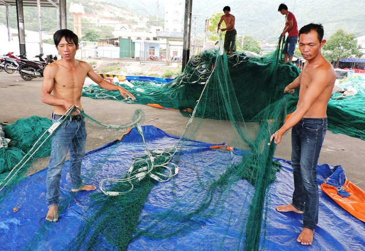 700 tàu cá xa bờ các tỉnh về trú cảng Hòn Rớ trước bão số 6 - Ảnh 3.