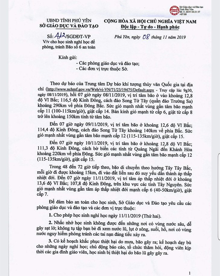 Phú Yên cho học sinh nghỉ ngày 11-11, cấm biển từ ngày 9 để tránh bão số 6 - Ảnh 1.