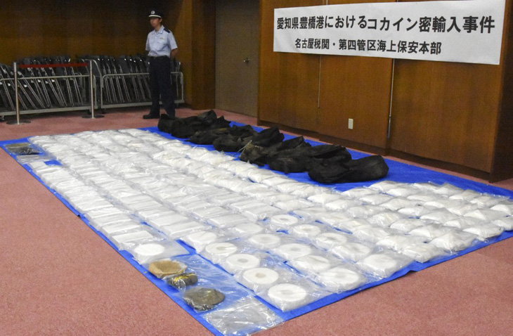 Nhật lần đầu bắt giữ đến 400kg cocaine - Ảnh 1.