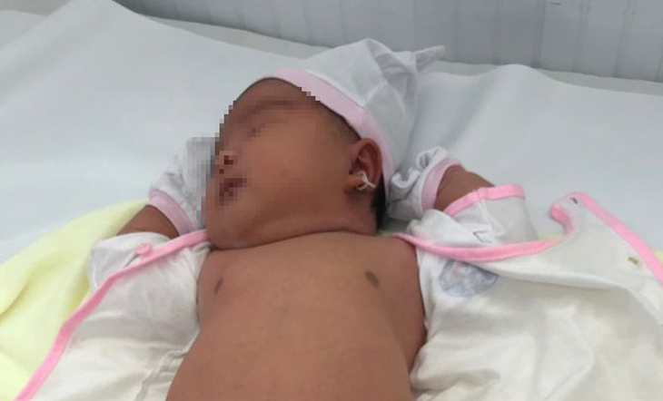 Bệnh viện quận 11 đón bé gái chào đời nặng 5,2kg - Ảnh 1.