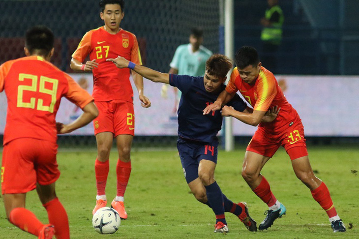 U23 Thái Lan thua Trung Quốc 1-2 ngay trên sân nhà - Ảnh 1.