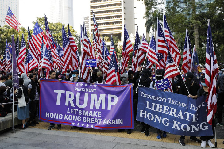 Người biểu tình: Tổng thống Trump: Hãy làm cho Hong Kong vĩ đại một lần nữa - Ảnh 2.