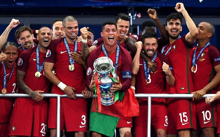 Ronaldo cùng tuyển Bồ Đào Nha rơi vào 