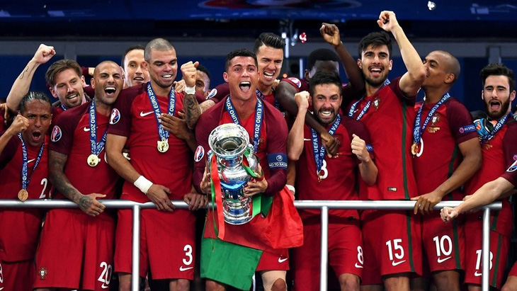 Ronaldo cùng tuyển Bồ Đào Nha rơi vào bảng tử thần ở Euro 2020 - Ảnh 1.
