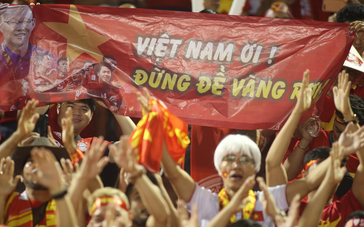 Người hâm mộ khắp nơi cổ vũ U22 Việt Nam đá chung kết SEA Games
