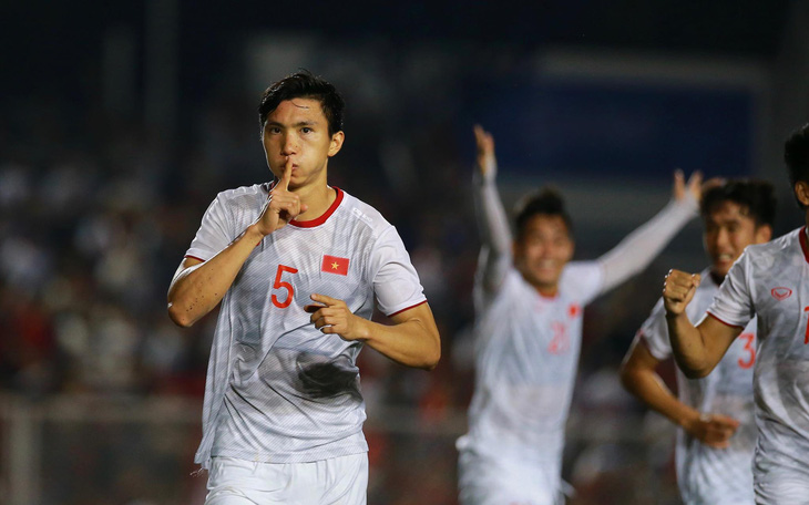 U22 Việt Nam - Indonesia (hết hiệp 1) 1-0: Văn Hậu mở tỉ số