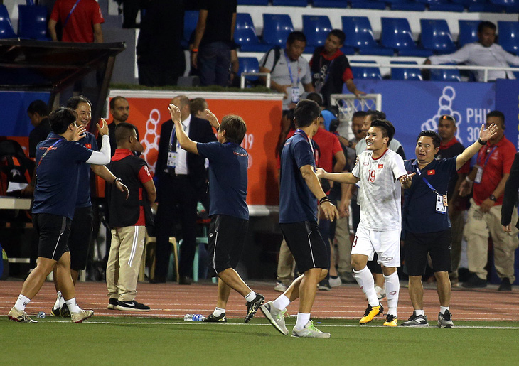Quang Hải lỡ cơ hội thi đấu trong phút cuối trận thắng U22 Indonesia - Ảnh 5.