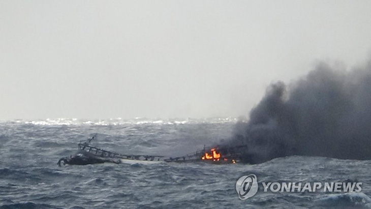 Tìm thấy 1 thi thể người Việt Nam trong vụ cháy tàu cá ở Hàn Quốc - Ảnh 1.
