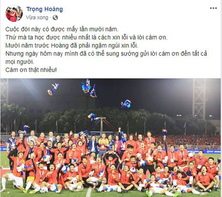 Văn Hậu khoe ảnh nhận huy chương, Trọng Hoàng cảm ơn CĐV trên Facebook - Ảnh 2.