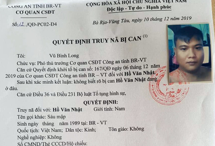 Truy nã con trai phó công an huyện vì tổ chức đánh bạc trong rừng - Ảnh 2.