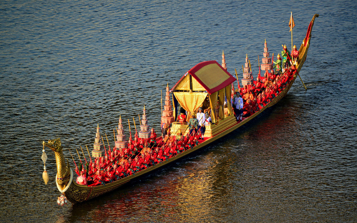 Lễ rước thuyền của vua Thái Lan, kết thúc nghi lễ lên ngôi hoàng gia
