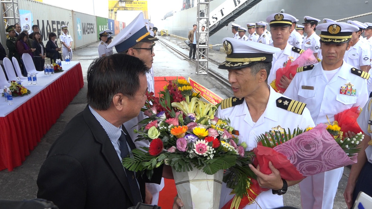 Tàu quét mìn Nhật Bản thăm thành phố Đà Nẵng - Ảnh 2.