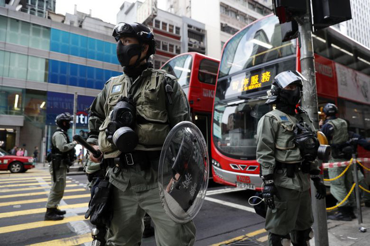 Vì biểu tình, Hong Kong chi thêm 122 triệu USD tiền tăng ca cho cảnh sát - Ảnh 1.
