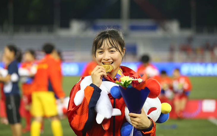 Cầu thủ nữ Việt Nam: Phía sau huy chương vàng là sự cơ cực - Ảnh 2.