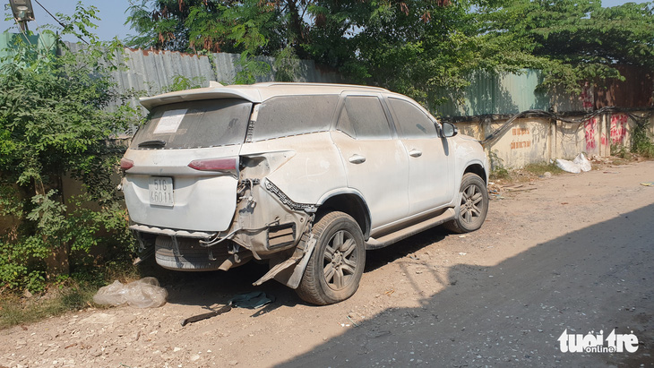 Xe Fortuner ‘vô chủ’ trong đất quân đội,  địa chỉ đăng ký xe là nhà cụ Vương Hồng Sển - Ảnh 5.