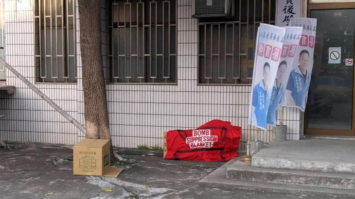 Cảnh sát Đài Loan bắn hạ nghi can mang chất nổ bên ngoài văn phòng Quốc Dân đảng - Ảnh 1.
