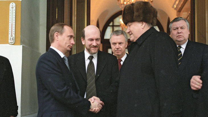 Nhìn lại 20 năm lãnh đạo của ông Putin qua 20 bức ảnh - Ảnh 3.