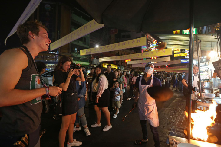 Bangkok mở ba phố đi bộ mới để thu hút du khách - Ảnh 1.