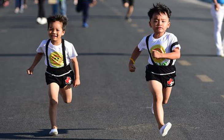 Cầu thủ Huỳnh Như, Chương Thị Kiều dự đường đua Hoa mặt trời