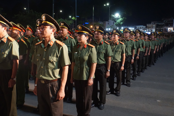 Tân giám đốc Công an Đồng Nai: Kiên quyết trừng trị, tấn công vào các băng nhóm tội phạm - Ảnh 4.