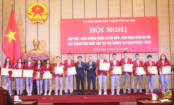 Tiền thưởng của Hà Nội vào thẳng tài khoản 202 HLV, VĐV SEA Games 30 - Ảnh 1.