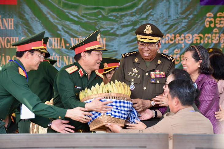 Đại tướng Ngô Xuân Lịch: Diễn tập Việt Nam - Campuchia nâng tính chủ động quân đội hai nước  - Ảnh 1.