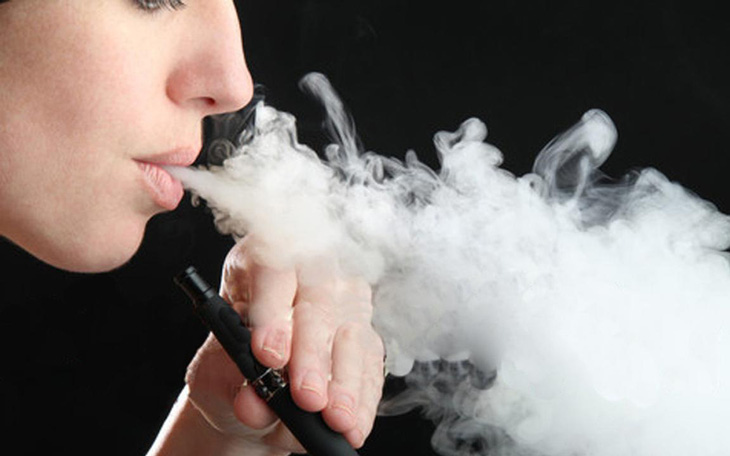 Bác sĩ châu Âu: Thuốc lá điện tử độc hại, ủng hộ cấm sử dụng hương liệu