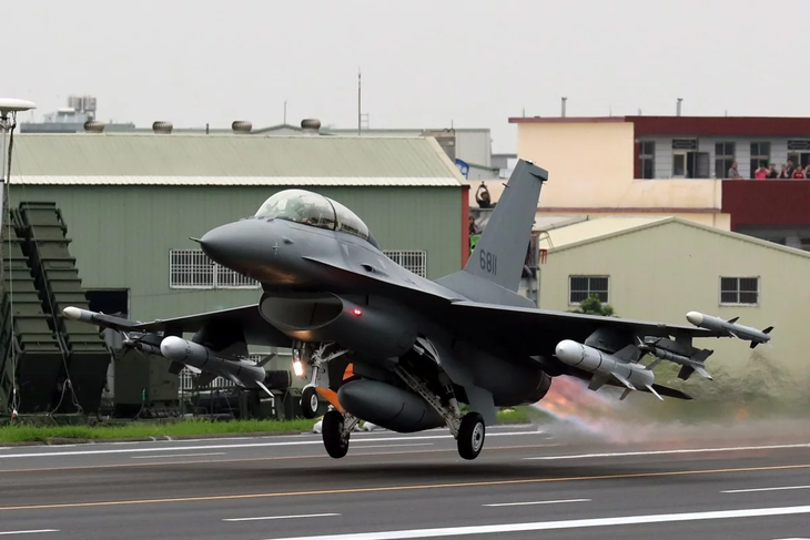 Mỹ - Đài Loan ký thỏa thuận xây trung tâm bảo dưỡng tiêm kích F-16 - Ảnh 1.