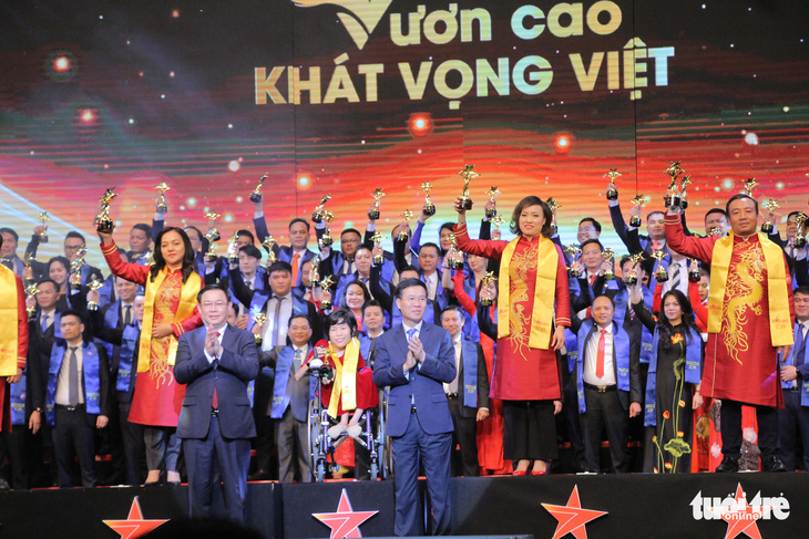 Doanh nhân truyền cảm hứng Nguyễn Thị Vân nhận giải thưởng Sao đỏ danh dự - Ảnh 3.