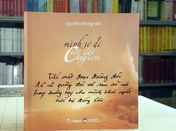 Phong Việt ra tập thơ mới Mình sẽ đi cuối đất cùng trời - Ảnh 1.