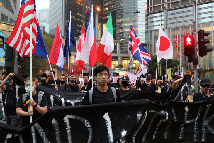 Người Hong Kong biểu tình kêu gọi quốc tế gây sức ép lên Trung Quốc - Ảnh 1.