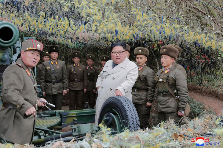 Ông Kim Jong Un gây tranh cãi khi thay đổi phong cách thời trang - Ảnh 5.
