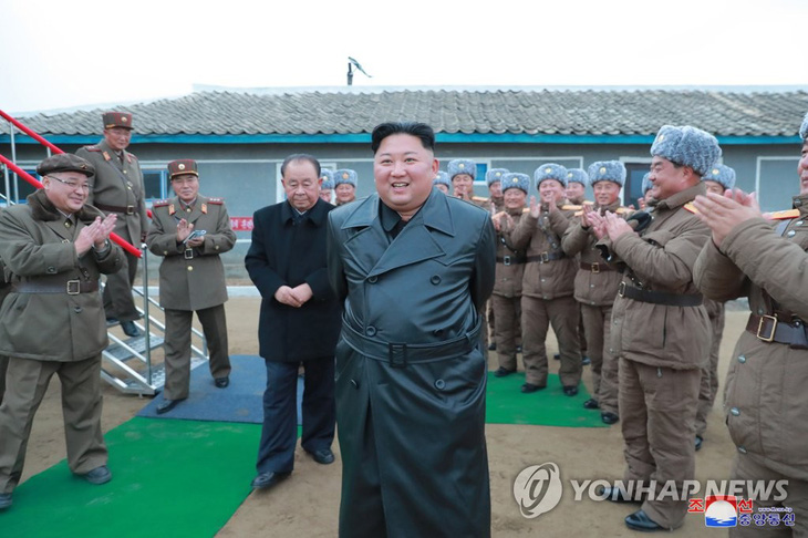 Ông Kim Jong Un gây tranh cãi khi thay đổi phong cách thời trang