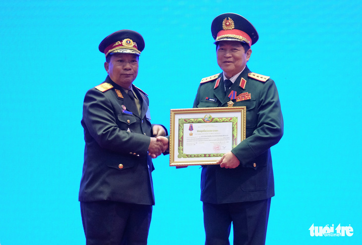 Trao huân chương của Việt Nam, Lào, Campuchia cho các cá nhân, tập thể - Ảnh 3.