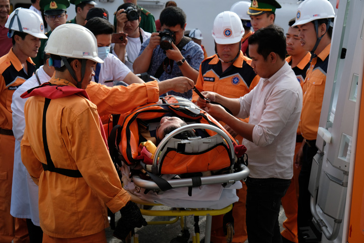 Cứu thủy thủ Indonesia nguy kịch trên biển Đông - Ảnh 1.