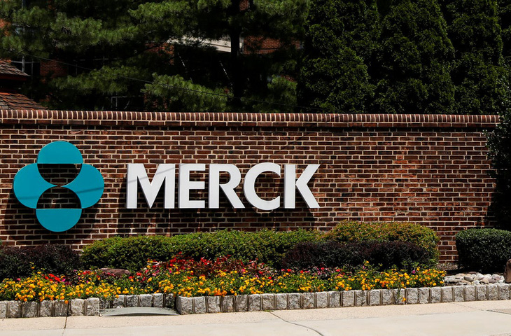 Hãng dược Merck cam kết có vắcxin Ebola giá mềm cho nước nghèo - Ảnh 1.