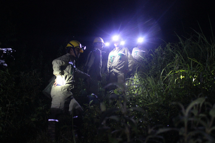 Những người nhện xuyên Việt - Kỳ 2: Băng rừng, lội nước xuyên đêm - Ảnh 1.