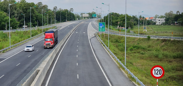 Từ 1-1-2020, thu phí toàn tuyến cao tốc Đà Nẵng - Quảng Ngãi - Ảnh 1.