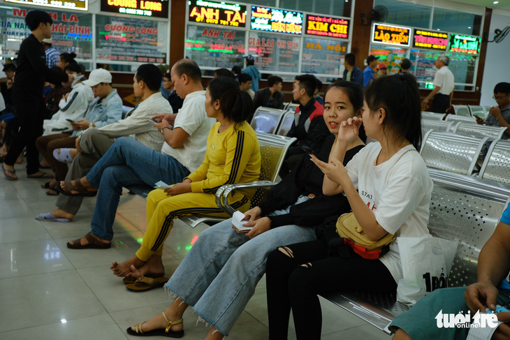 Giá tăng 20-50%, Đà Nẵng khẳng định đủ vé xe tết - Ảnh 2.