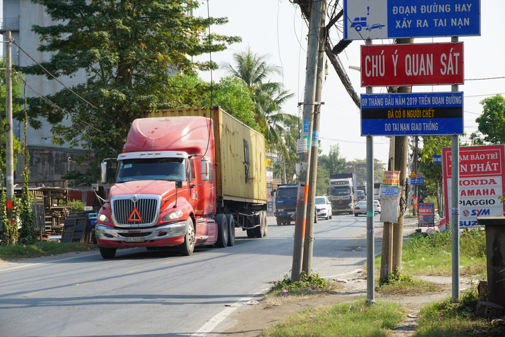 Cận cảnh con đường tử thần ở Sài Gòn mỗi tháng đều có người chết vì tai nạn giao thông - Ảnh 2.