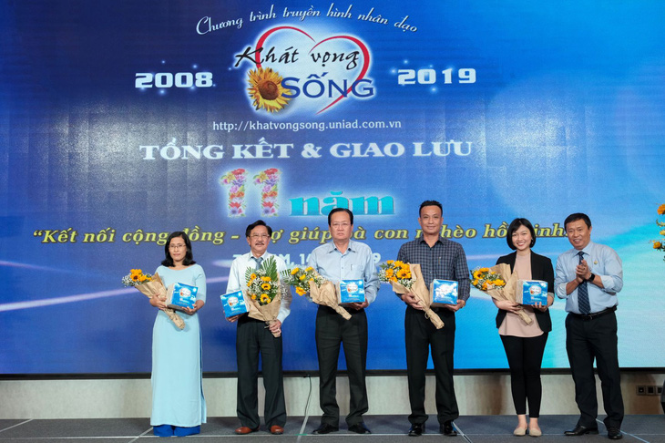 Tôn Tân Phước Khanh đồng hành cùng cộng đồng - Ảnh 2.