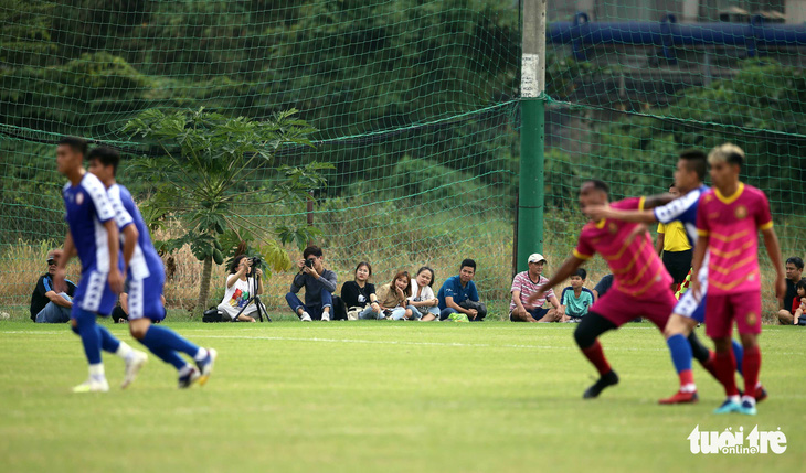 Chỉ mới đấu tập, derby bóng đá TP.HCM - Sài Gòn đã hút hơn 300 khán giả - Ảnh 2.