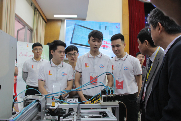 Máy lấy tơ sen đầu tiên tại Việt Nam đoạt giải nhất sáng tạo trẻ - Ảnh 1.