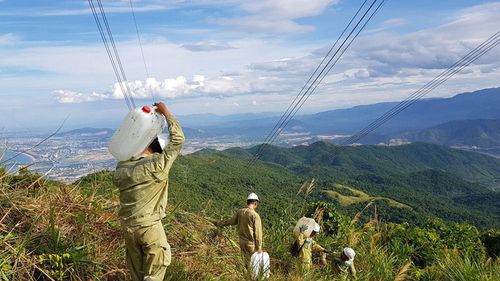 Những người nhện xuyên Việt - Kỳ 6: Bảo vệ “mạch máu quốc gia” trên đỉnh Hải Vân - Ảnh 1.