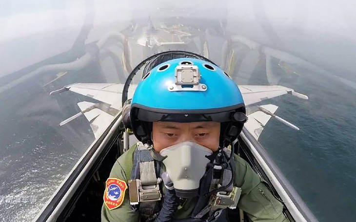 Thiếu hụt phi công cản trở tham vọng tàu sân bay của Trung Quốc