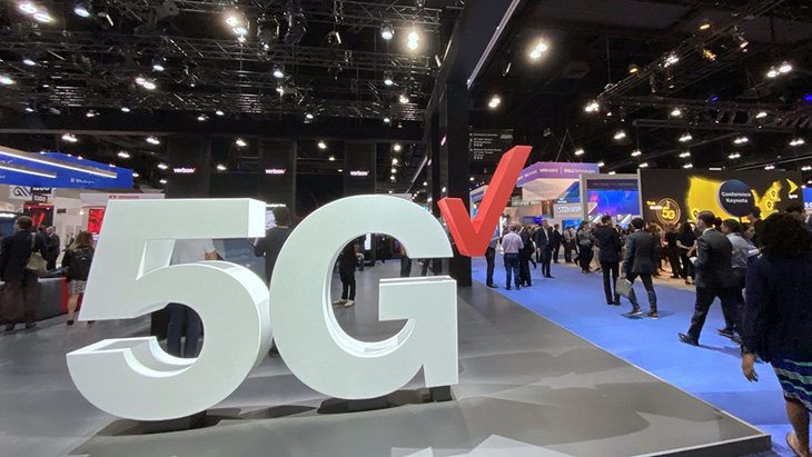 Năm 2020 với 5G, điện thoại gập, xe tự hành - Ảnh 1.