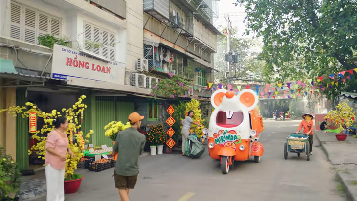 ‘Bán ve chai’ chuyện cũ, đón năm mới thật sang - Ảnh 1.