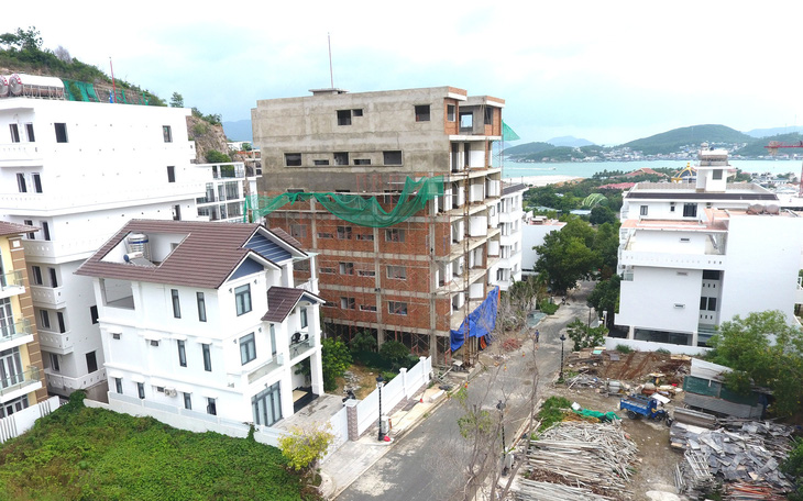 Nha Trang làm đủ cách, Ocean View vẫn rầm rộ thi công dù bị đình chỉ