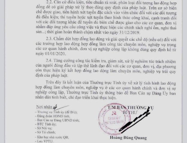 Hàng trăm giáo viên bị cắt hợp đồng do chờ xét đặc cách viên chức - Ảnh 2.