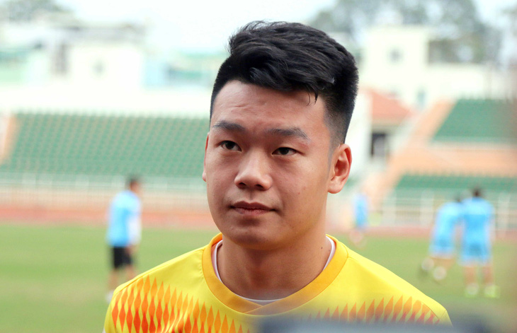 Trung vệ Thành Chung: Trọng Hùng sẽ thi đấu tốt nếu được giao đá hậu vệ phải - Ảnh 1.